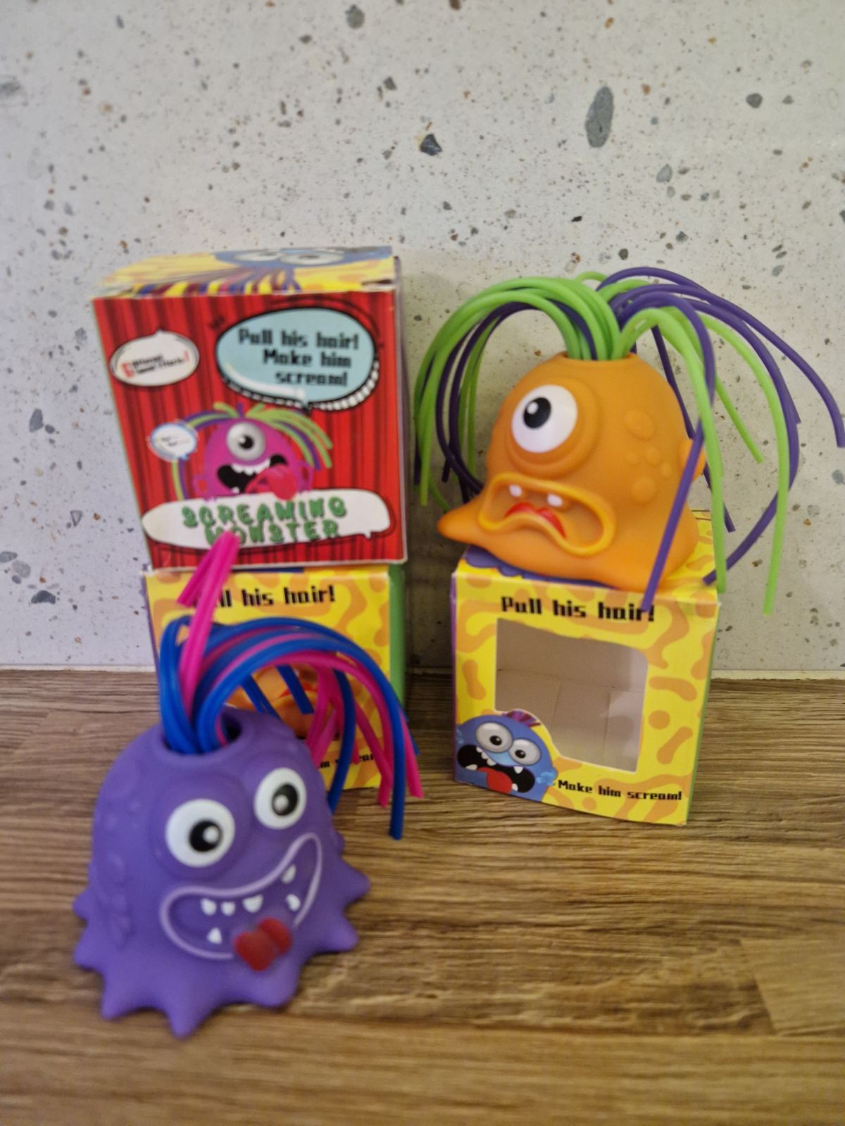 Τερατάκια pull his Hair