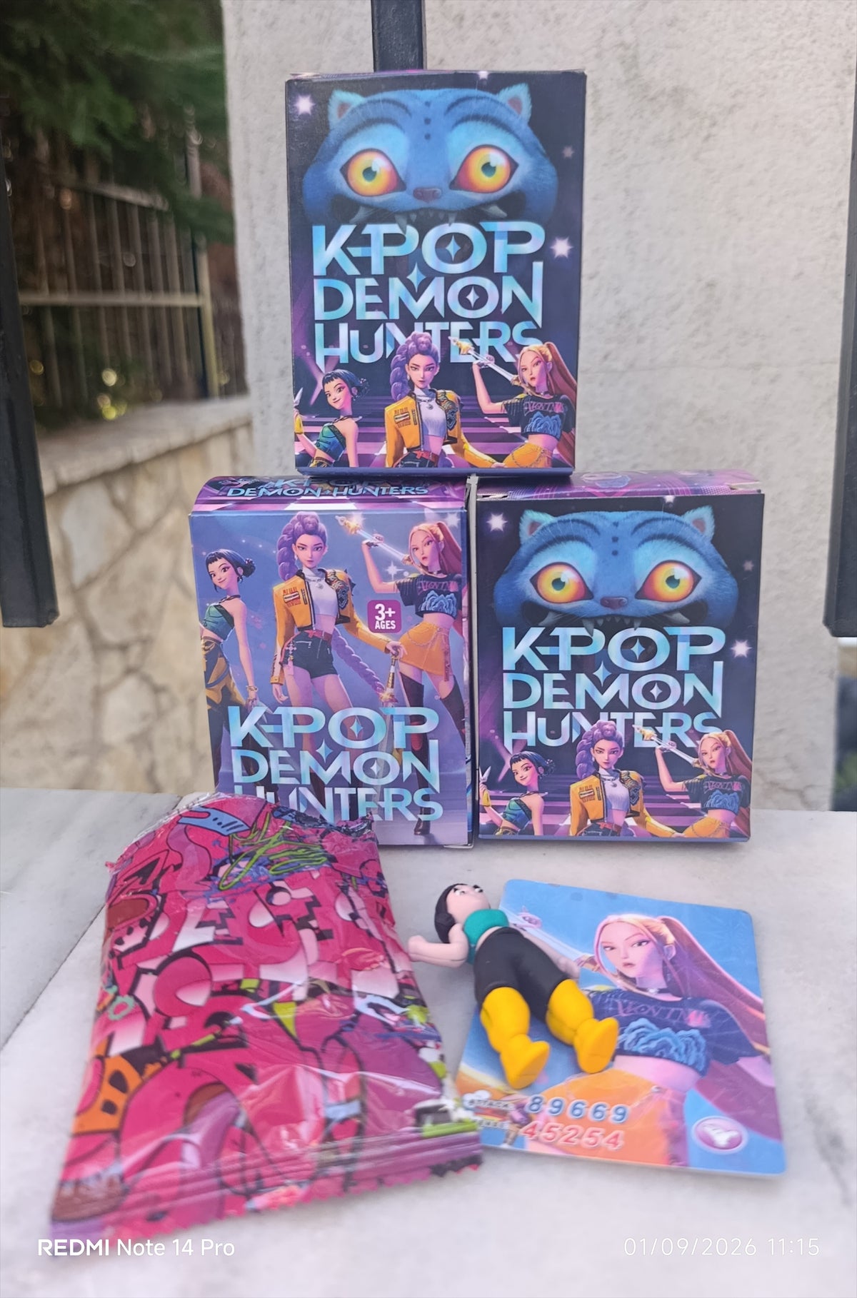 Mystery box KPOP HUNTRIX!